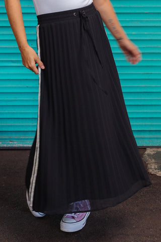 Ava Pleated Skirt - Black